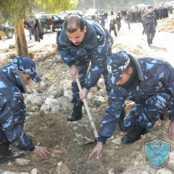 الشرطة  تشارك في فعالية زراعة شجرة لكل مغترب