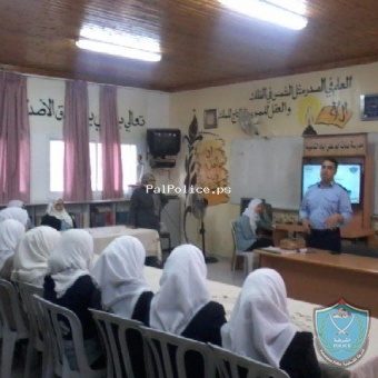 الشرطة تنظم محاضرة لطالبات مدرسة أبو علي الثانوية في قلقيلية