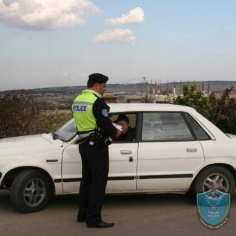 الشرطة تفض احتجاج لمواطنين بعد مصادرة مركبة غير قانونية في بلدة سعير