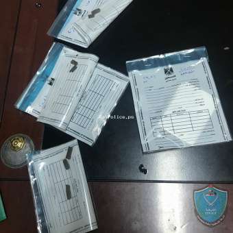 الشرطة تقبض على شخصين وتضبط بحوزتهما مواد مخدرة في رام الله