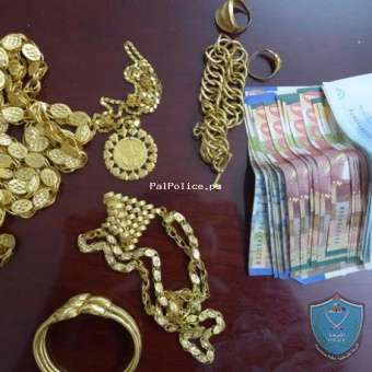 الشرطة تكشف ملابسات سرقة مصاغ ذهبي  بقيمه 7000 دينار في طولكرم