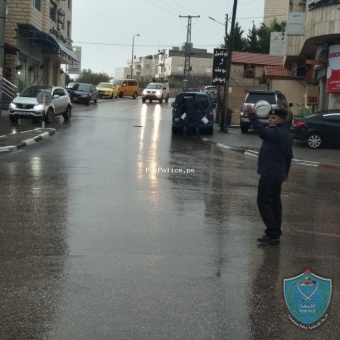 شرطة بيت لحم تقدم المساعدة للمواطنين خلال المنخفض الجوي