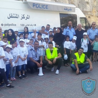 مركز الشرطة المتنقل ينظم يوم توعوي لتعزيز الثقافة الوطنية لأكثر من 230 طفل في بيت لحم