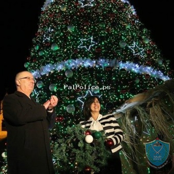 الشرطة تؤمن وتشارك بمراسم إضاءة شجرة الميلاد في بيت لحم