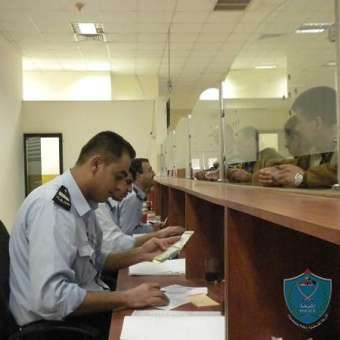 الشرطة : 20 ألف مسافر تنقلوا عبر معبر الكرامة والقبض على 9 مطلوبين للعدالة