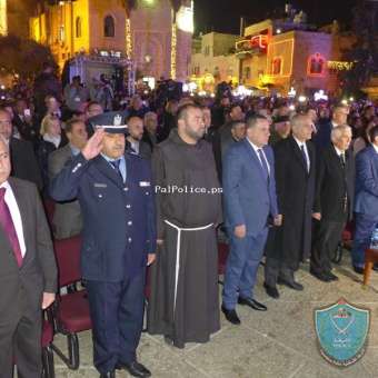 الشرطة تؤمن وتشارك بمراسم إضاءة شجرة الميلاد في بيت لحم