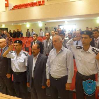 وزير الداخلية يخرج دورة القيادات المتوسطة الثالثة عشرة في أريحا