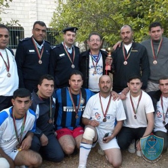 الميدالية البرونزية للشرطة في بطولة الشهيد ياسر عرفات لكرة القدم في سلفيت