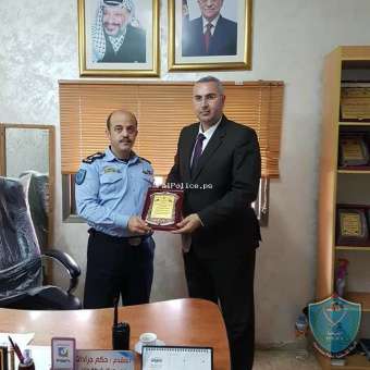 الشرطة تستضيف وفد من طلبة الكشافة بمدرسة نظمية داوود للبنين في مركز شرطة عتيل بطولكرم