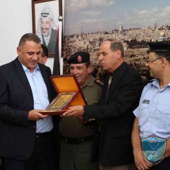 محافظ بيت لحم يكرم  مدير شرطة محافظة طولكرم تقديرا لجهوده التي بذلها إثناء عمله في شرطة بيت لحم