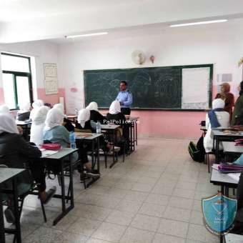 الشرطة تحاضر بأكثر من 250 طالبة في بلدة العبيدية قضاء بيت لحم