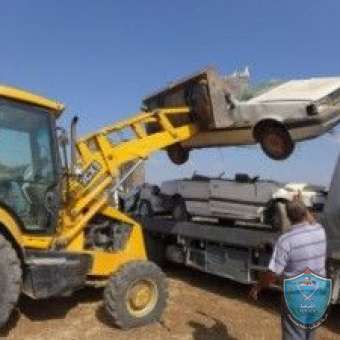 الشرطة تتلف 13 مركبة غير قانونية في طولكرم