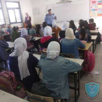 الشرطة تعقد محاضرتين حول  الأجسام المشبوه والاستخدام الآمن لمواقع التواصل الاجتماعي بطوباس
