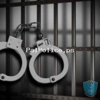الشرطة تلقي القبض على 3 فتيات يشتبه بترويجهن عملة مزيفة بنابلس