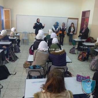 الشرطة تنظم محاضرتين توعويتين ل 80 طالبة في نابلس