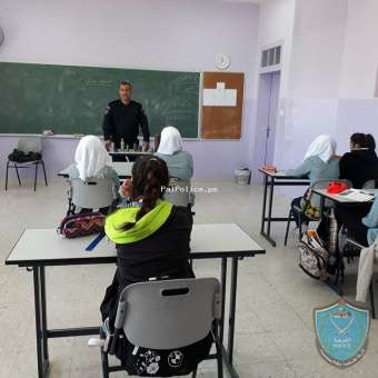 التوعية الشرطية تستهدف 70 طالبة في مدرسة بنات بلعين الثانوية