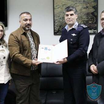 الاتحاد الدولي للإعلام الالكتروني يمنح اللواء حازم عطا الله شهادة عضوية VIP  كشخصية فلسطينية متميزة