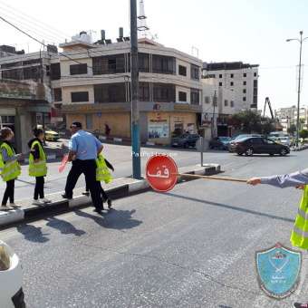 الشرطة تنظم يوم مروري لطالبات مدرسة الصفا في الخليل