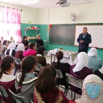 الشرطة تنظم محاضرات توعية حول الاشتخدام الامن للانترنت بمدرسة بنات رامين شرق طولكرم