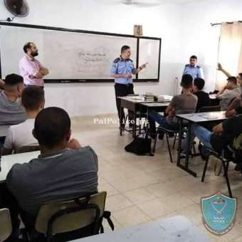الشرطه تستهدف 200طالب بالتوعية الشرطية بطولكرم