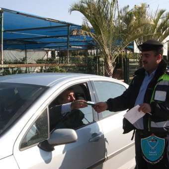 ضمن آلية الفحص الشتوي : الشرطة تفحص المركبات وتحرر مخالفات بحق المخالفين في جنين وقلقيلية