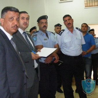 رئيس المحكمة والنيابة يشيدان بأداء الشرطة في مركز الاصلاح والتاهيل في رام الله .