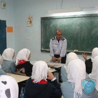 الشرطة تنظم محاضرات توعية وإرشاد لطالبات مدرسة بنات العودة في قلقيلية