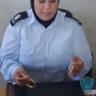 الشرطة تكشف قضية سرقة مصاغ ذهبي وابتزاز في رام الله