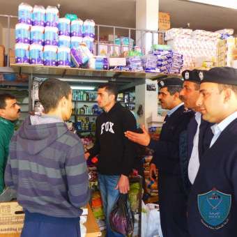 الشرطة تنظم جولة ميدانية في الأسواق في طوباس وطولكرم