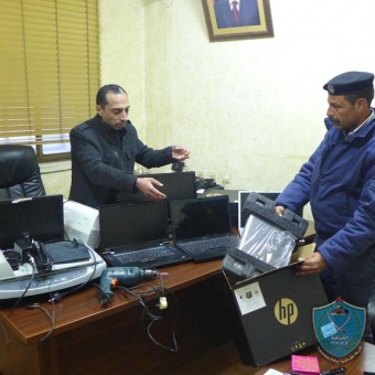 الشرطة تقبض على شخص بتهمة السرقة من مكتب الطب العدلي في رام الله