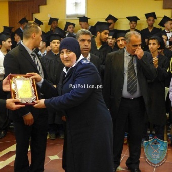 المدرسة الثانوية الصناعية تكرم شرطة محافظة قلقيلية