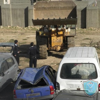 الشرطة و الامن الوطني يتلفان ١٠٥ مركبات غير قانونيه في رام الله