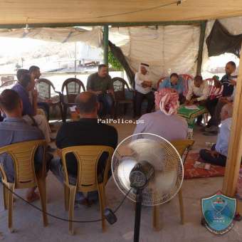 الشرطة تعقد محاضره حول مخاطر الألغام و الأجسام المشبوهة لعدد من الأهالي بالأغوار الشماليه