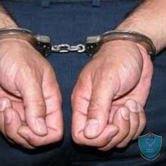 الشرطة تقبض على شخصين بتهمة حيازة وتعاطي المخدرات في جنين