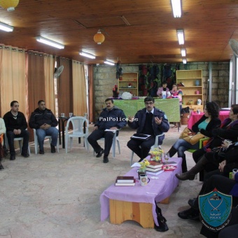 الشرطة وجمعية الكتاب المقدس يطلقان لقاءات توعية وارشاد للنساء في بير زيت
