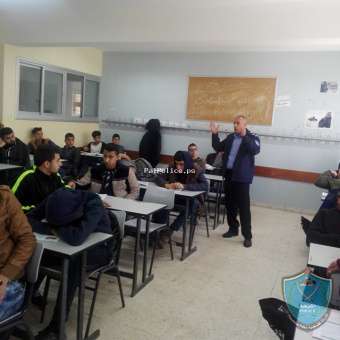 الشرطة  تعقد محاضرتين لمدرسة ذكور طوباس الثانويه