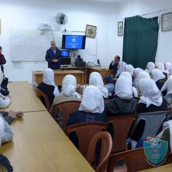 الشرطة تنظم محاضرة في التوعية والسلامة والمرورية في قلقيلية