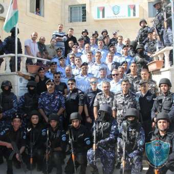 الشرطة تقوم بمناورة تدريبية لتحرير رهائن مختطفين في بيت لحم