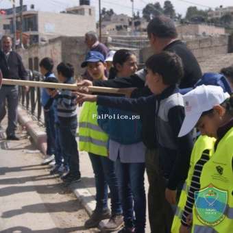 الشرطة تقدم تدريب عملي مروري لـ 50 طالب في ضواحي القدس.