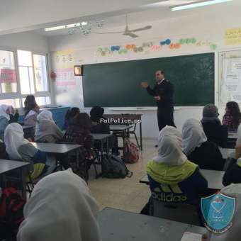 الشرطة تنظم محاضره نفسية تربوية بعنوان( العنف المدرسي ) بمدرسة بنات الفارعة الاساسية الثانية  بمحافظة طوباس