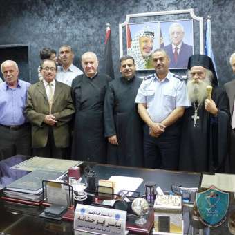 وفد من الطائفة المسيحية يقدم التهاني للشرطة بمناسبة عيد الاضحى المبارك في نابلس