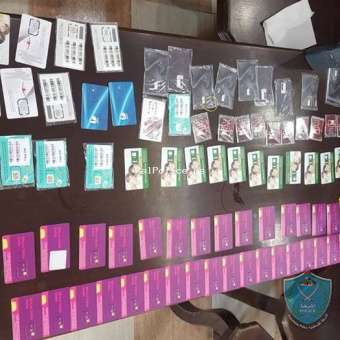 الشرطة تضبط 100 شريحة اتصال مهربة في الخليل