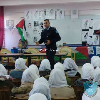الشرطة تحاضر بأكثر من 170 طالبة بمدرسة بنات نحالين الثانوية في بيت لحم