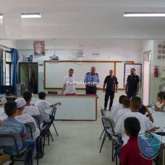 الشرطة تواصل تقديم محاضرات شرطية لأشبال وزهرات المخيمات والنوادي الصيفية الإرشادية الكشفية في قلقيلية