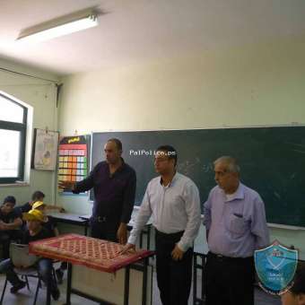 الشرطة تنظم محاضرة لمخيم الشهيد ياسر عرفات في الخليل