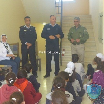 الشرطة تطلق فعاليات التوعية من مخاطر المخدرات لمخيم ورود القدس في أريحا