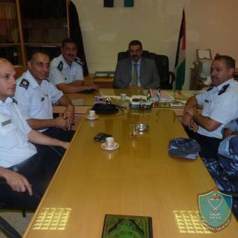 الشرطة والمحكمة تبحثان سبل التعاون المشترك في نابلس