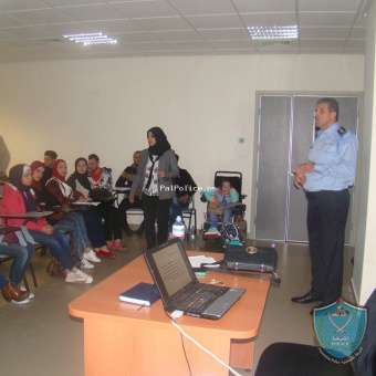 الشرطة تنظم محاضرة في جامعة النجاح الوطنية حول السلامة المرورية في نابلس