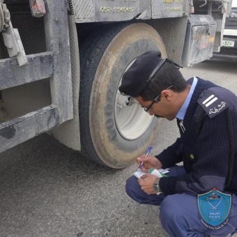 الشرطة تشرع بحملة مرورية على الشاحنات والمركبات الثقيلة في بيت لحم