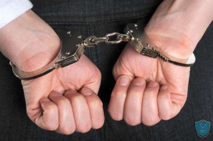 الشرطة تقبض على مطلوب للعدالة صادر بحقه مذكرات قضائية بقيمة 4 ملايين شيقل في رام الله